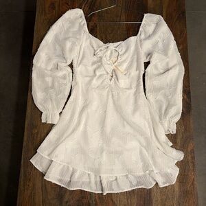 Allison + Kelly White Floral Textured Mini Dress – Size Large (New with Tags)